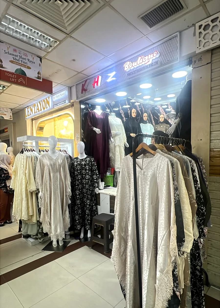 Tampak depan toko KHZ Boutique di Pusat Grosir Metro Tanah Abang 2